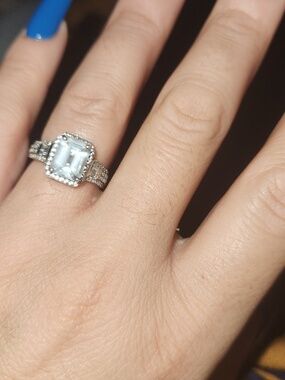 SPRINGSALE!!!《925 Sterling Silver》《Emerald CUT》《 Halo Ring》